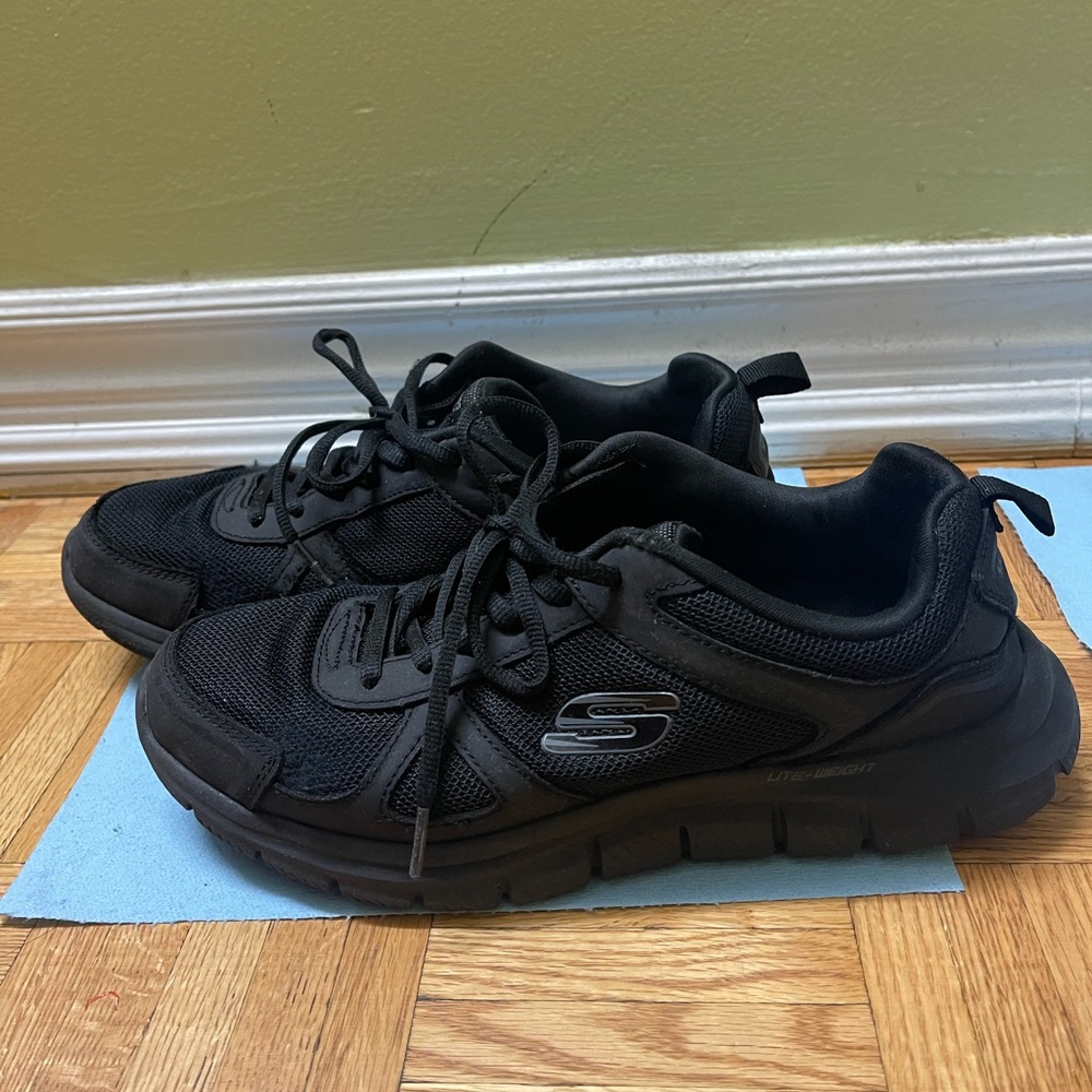 Sketchers Sneaker Shoe